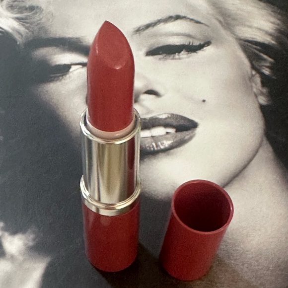 NEW Clinique Pop Colour Lipstick and Primer in the color LOVE POP - Picture 4 of 9